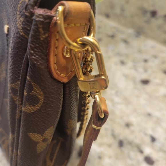 LV‎ Favorite MM crossbody - Picture 4 of 14